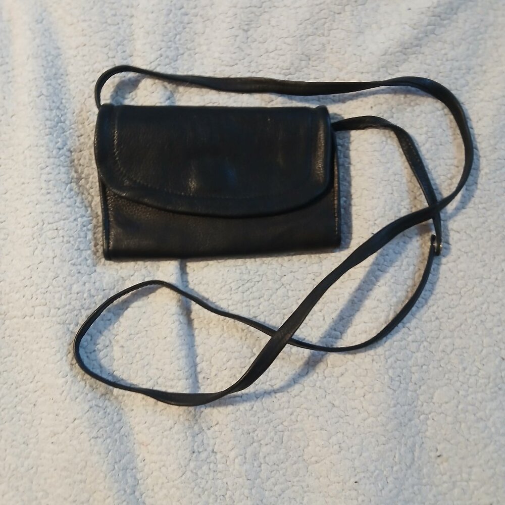 Kenneth Cole Women's Vintage Black Leather Organizer Ctossbody Bag